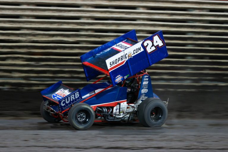 Abreu rebounds after Friday mishap to earn top-ten at Knoxville Raceway