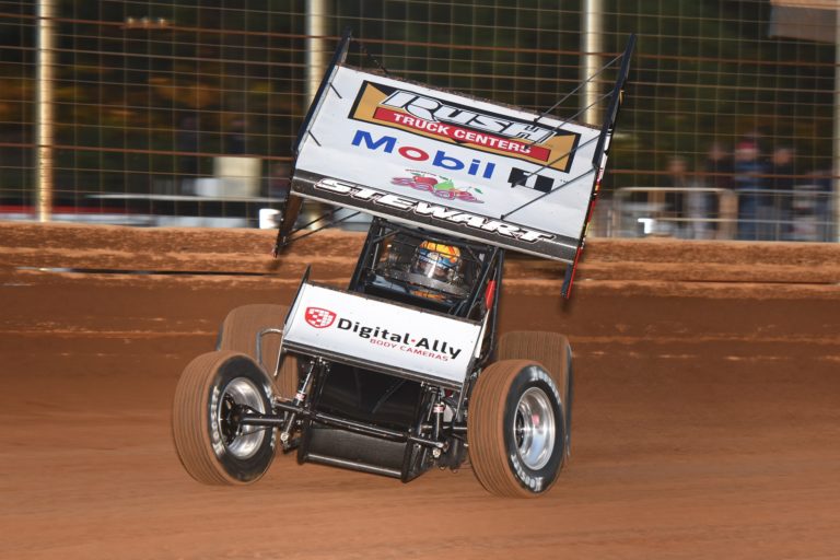 Tony Stewart qualifies for $20,000-to-win Dirt Classic at Lincoln Speedway