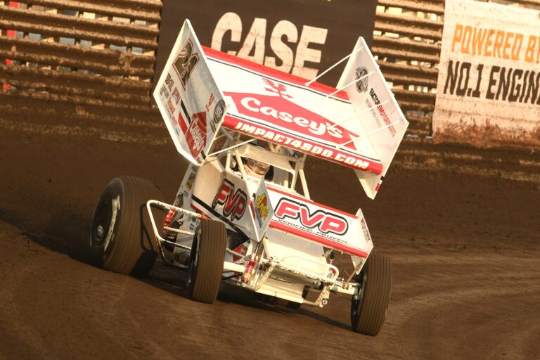 Brian Brown battles through B-Main, climbs to 14th in Knoxville Nationals finale