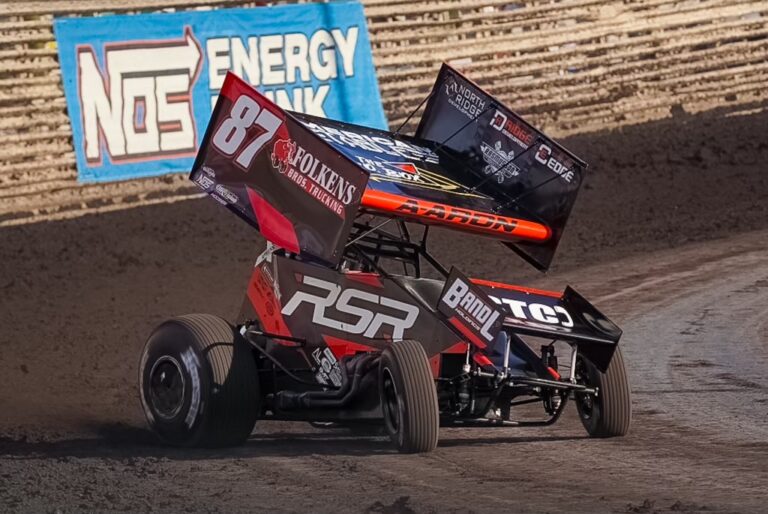 Aaron Reutzel hard charges with Outlaws at Knoxville Raceway