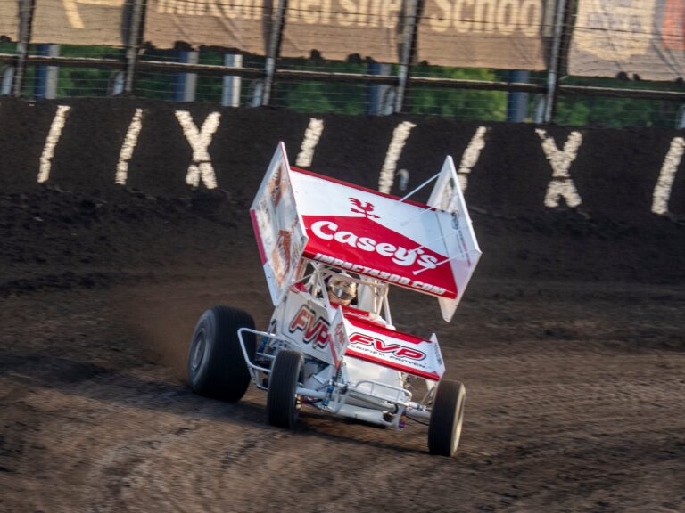 Blackjack battles hard in four days at Huset’s; Wheatland, Knoxville on potential agenda